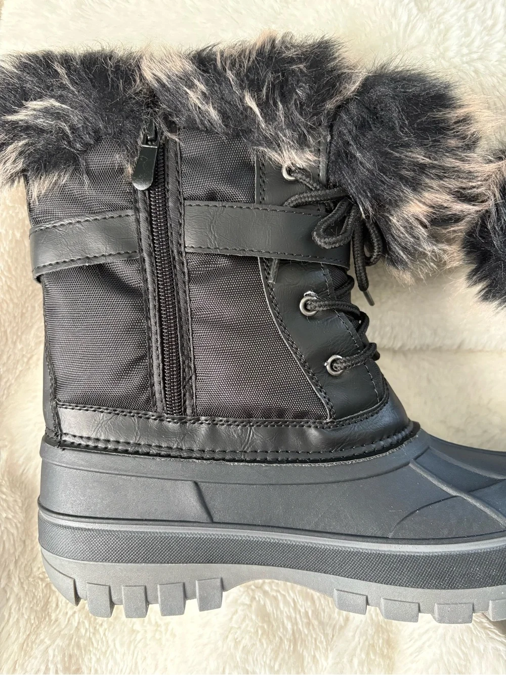 NWOT Black Faux Fur Trim Winter Snow Boots Waterproof Lug Sole Lace-Up, Sz: 6